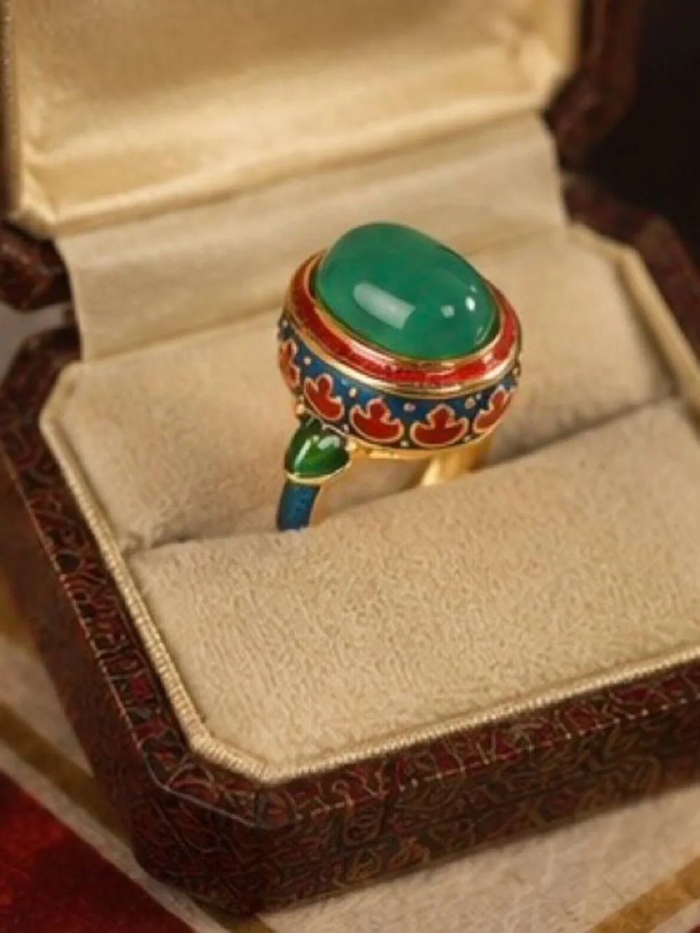 Vintage Imperial Green Agate Enamel Ring